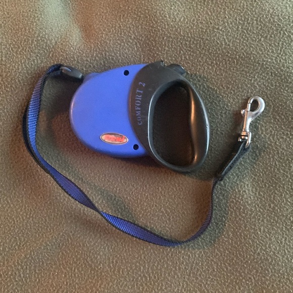 Flexi Other - Flexi Comfort 2 blue dog leash. Retractable. 5 yards and 10 inches.